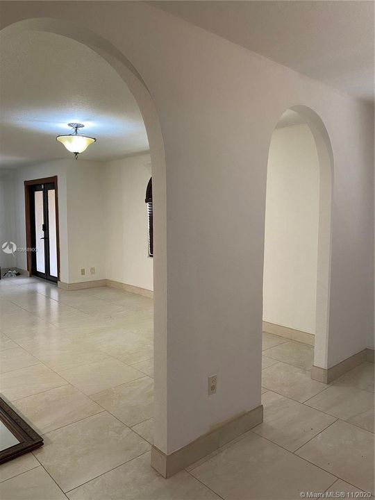Vendido Recientemente: $620,000 (4 camas, 2 baños, 2726 Pies cuadrados)