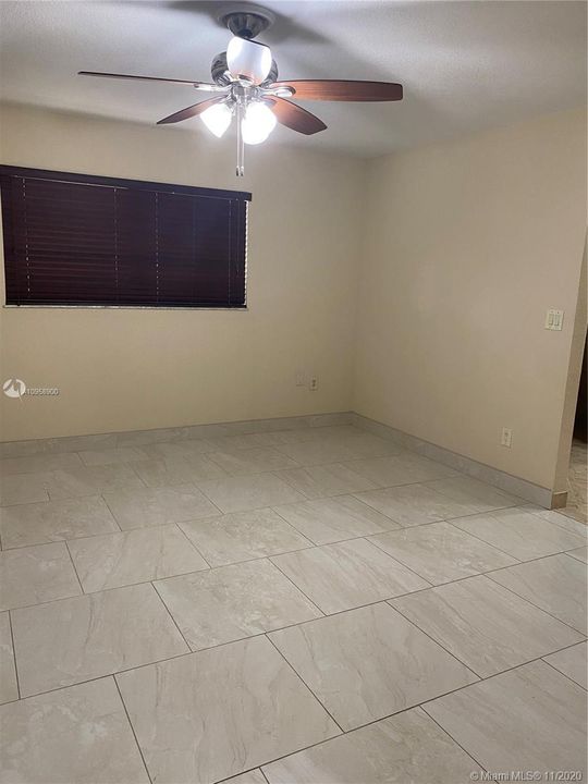 Vendido Recientemente: $620,000 (4 camas, 2 baños, 2726 Pies cuadrados)