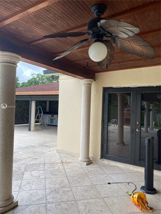 Vendido Recientemente: $620,000 (4 camas, 2 baños, 2726 Pies cuadrados)