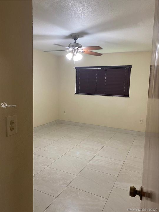 Vendido Recientemente: $620,000 (4 camas, 2 baños, 2726 Pies cuadrados)