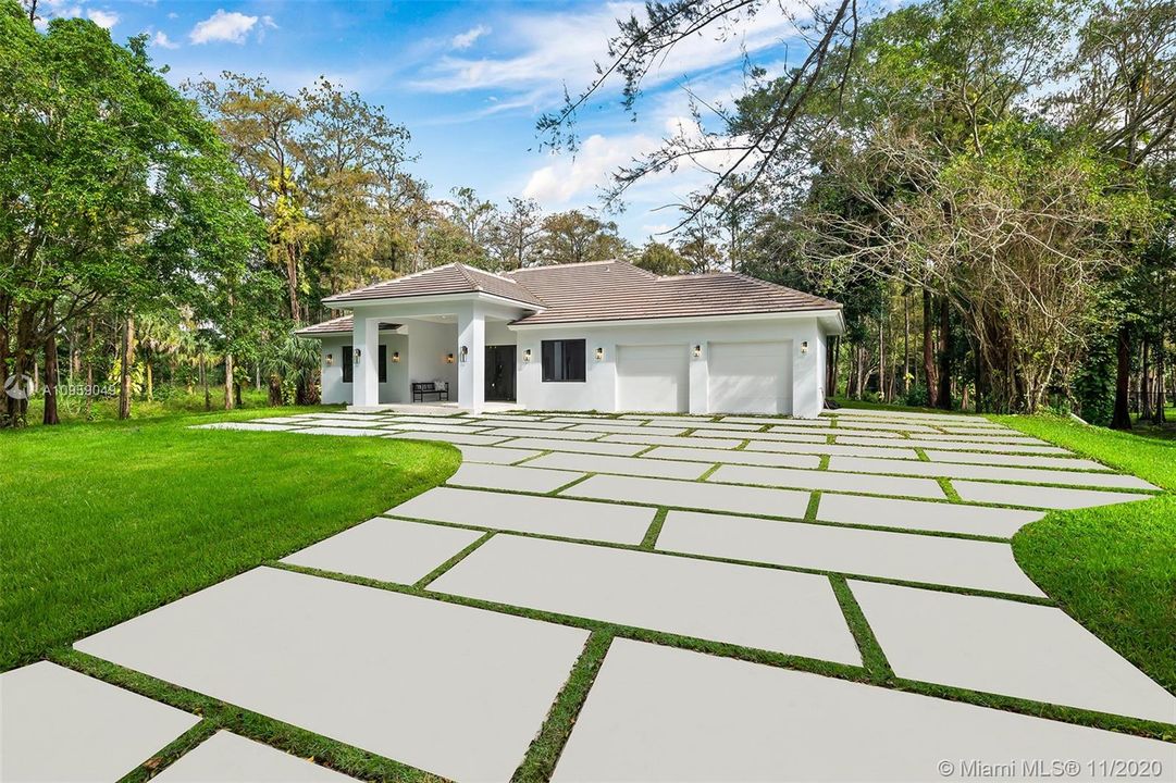 Modern Estate in Pine Tree Estates