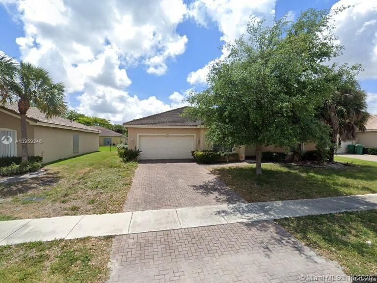 Recently Rented: $700 (4 beds, 2 baths, 1987 Square Feet)
