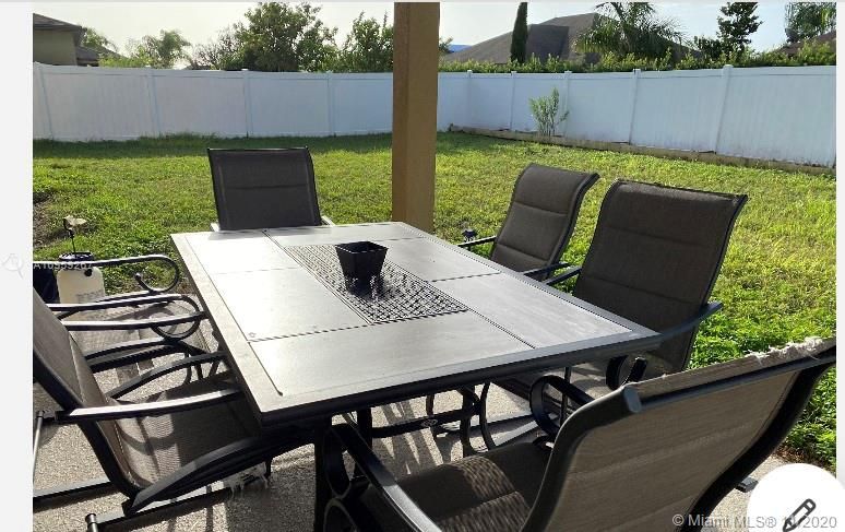 Recently Sold: $290,000 (4 beds, 2 baths, 2576 Square Feet)