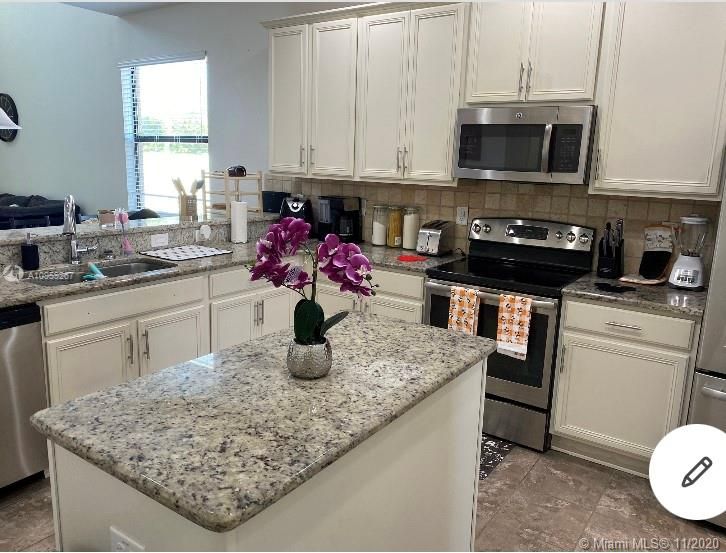 Recently Sold: $290,000 (4 beds, 2 baths, 2576 Square Feet)