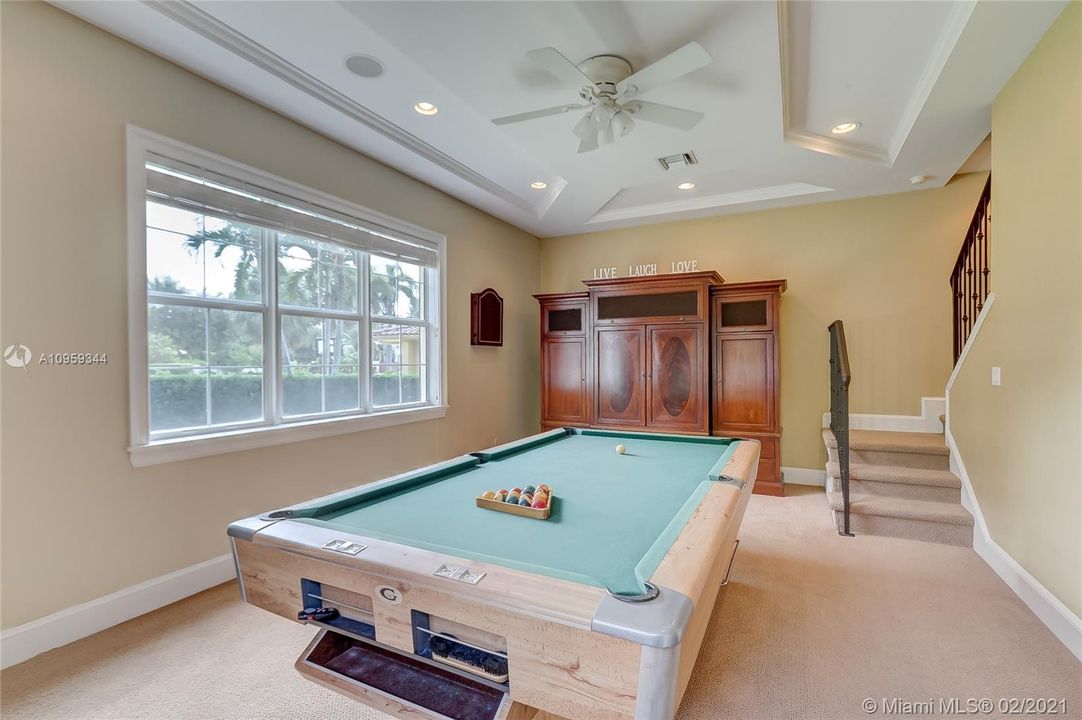 Recently Sold: $2,100,000 (5 beds, 4 baths, 5034 Square Feet)