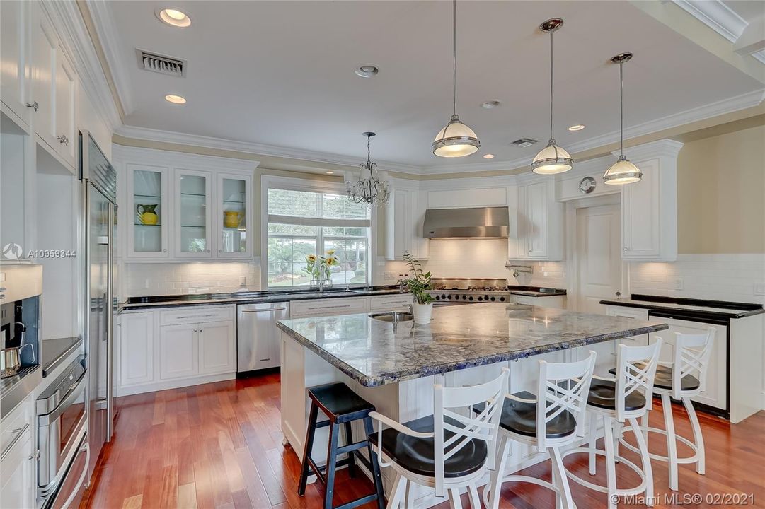 Recently Sold: $2,100,000 (5 beds, 4 baths, 5034 Square Feet)