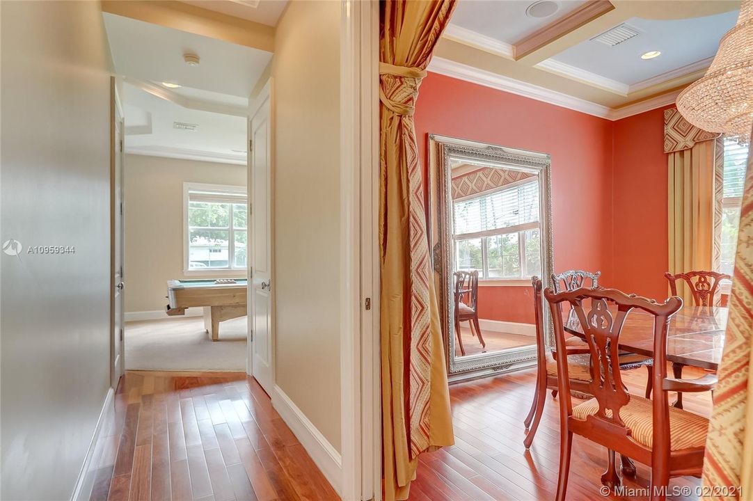 Recently Sold: $2,100,000 (5 beds, 4 baths, 5034 Square Feet)