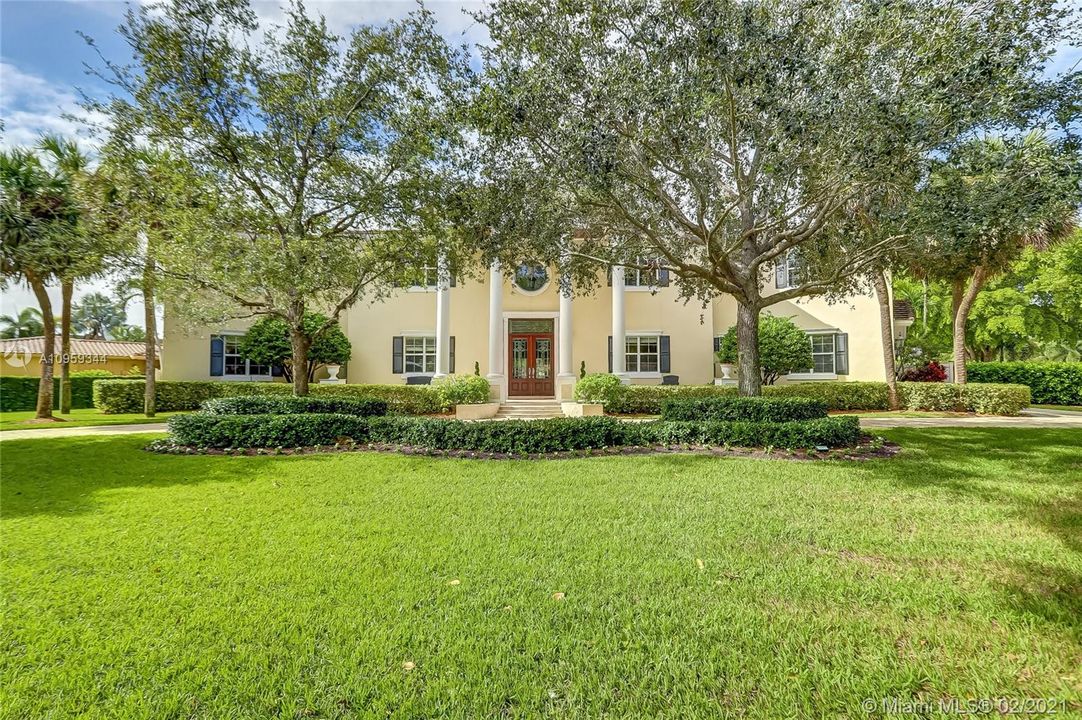 Recently Sold: $2,100,000 (5 beds, 4 baths, 5034 Square Feet)