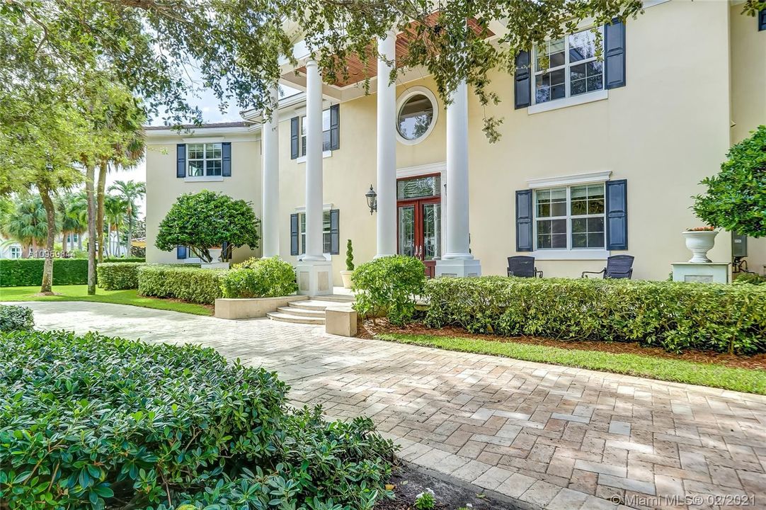 Recently Sold: $2,100,000 (5 beds, 4 baths, 5034 Square Feet)