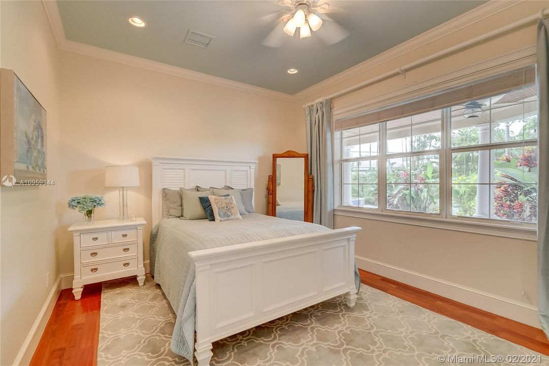 Recently Sold: $2,100,000 (5 beds, 4 baths, 5034 Square Feet)