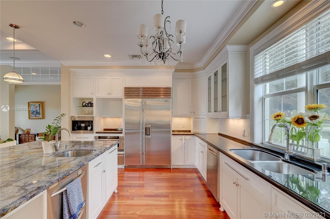 Recently Sold: $2,100,000 (5 beds, 4 baths, 5034 Square Feet)