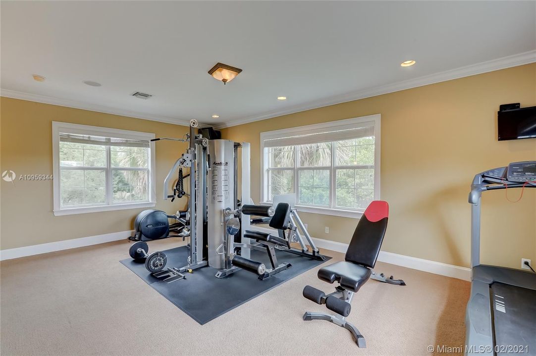Recently Sold: $2,100,000 (5 beds, 4 baths, 5034 Square Feet)