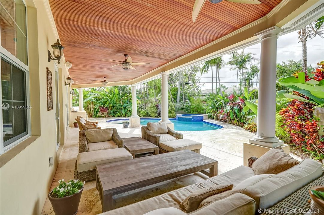 Recently Sold: $2,100,000 (5 beds, 4 baths, 5034 Square Feet)