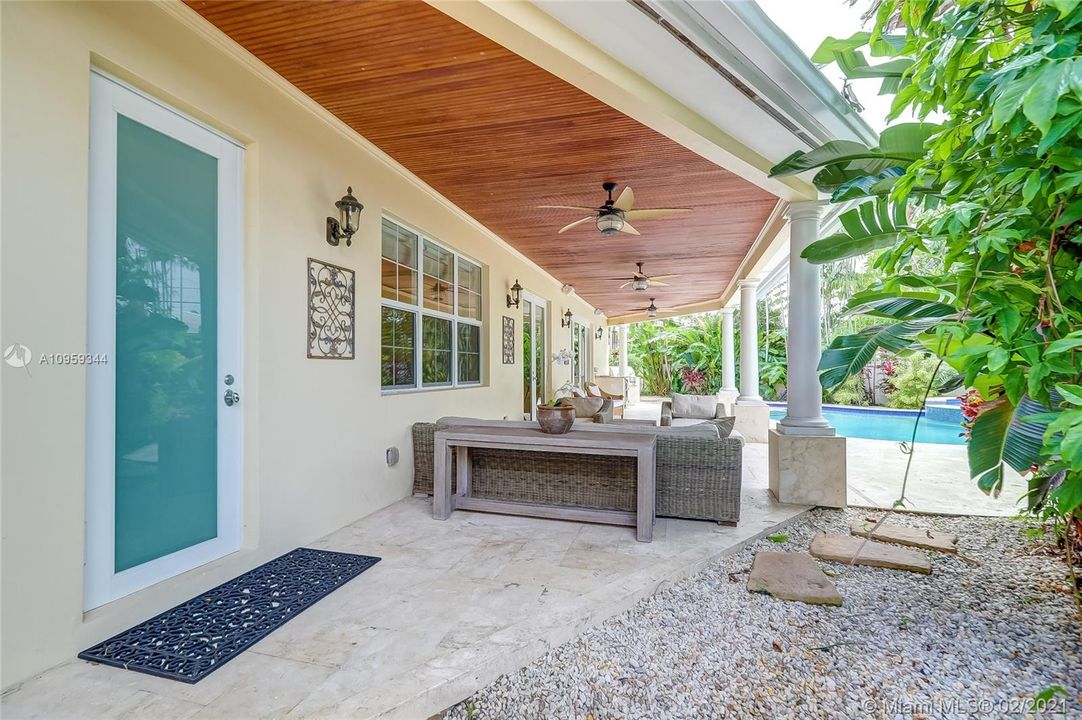 Recently Sold: $2,100,000 (5 beds, 4 baths, 5034 Square Feet)