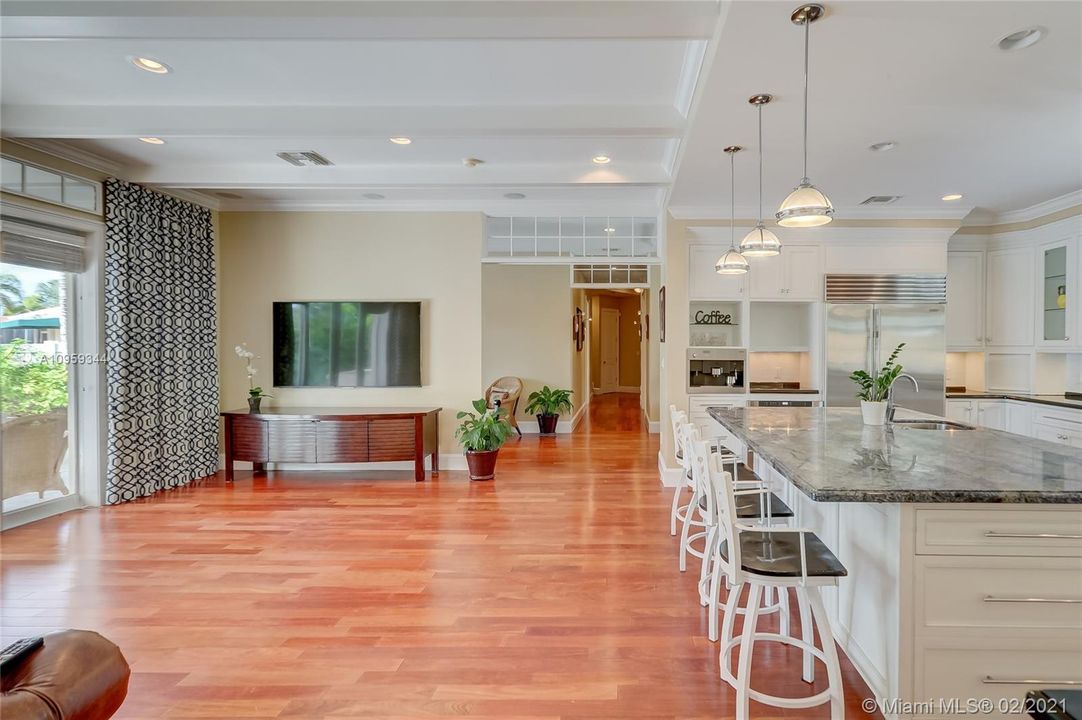 Recently Sold: $2,100,000 (5 beds, 4 baths, 5034 Square Feet)