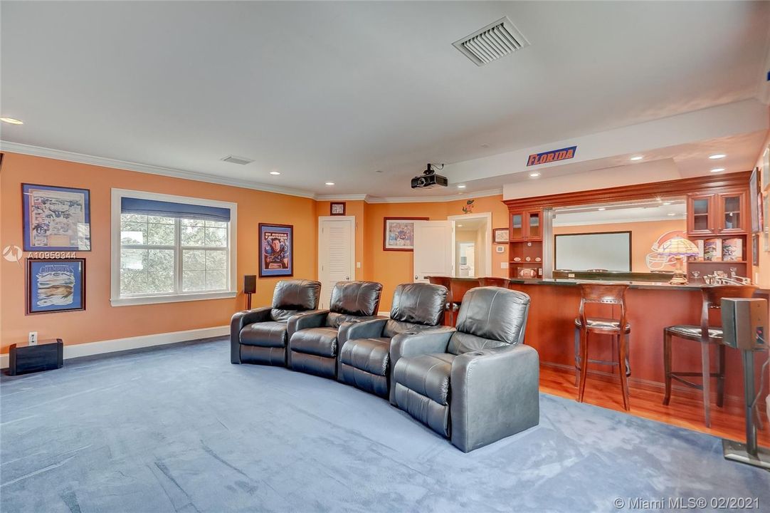 Recently Sold: $2,100,000 (5 beds, 4 baths, 5034 Square Feet)