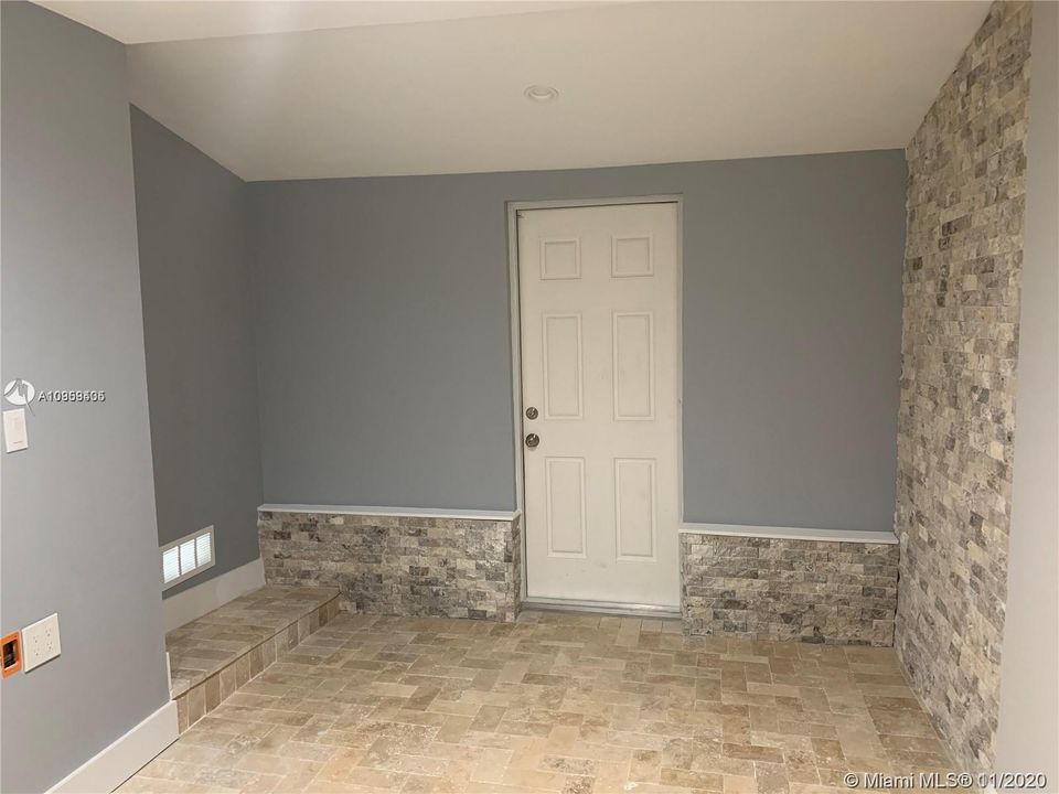 最近租的: $850 (0 贝兹, 1 浴室, 400 平方英尺)