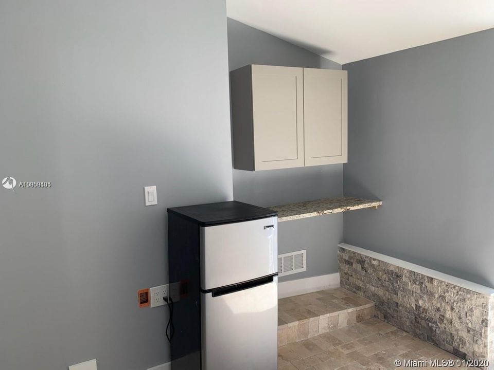 最近租的: $850 (0 贝兹, 1 浴室, 400 平方英尺)