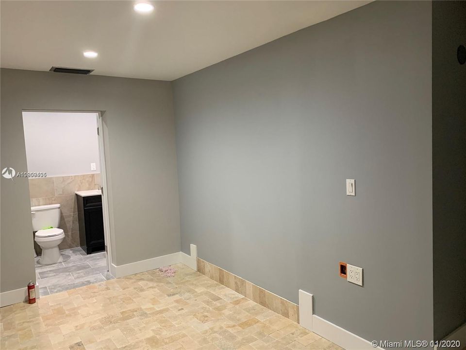 最近租的: $850 (0 贝兹, 1 浴室, 400 平方英尺)