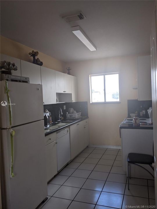 最近售出: $189,900 (2 贝兹, 2 浴室, 885 平方英尺)