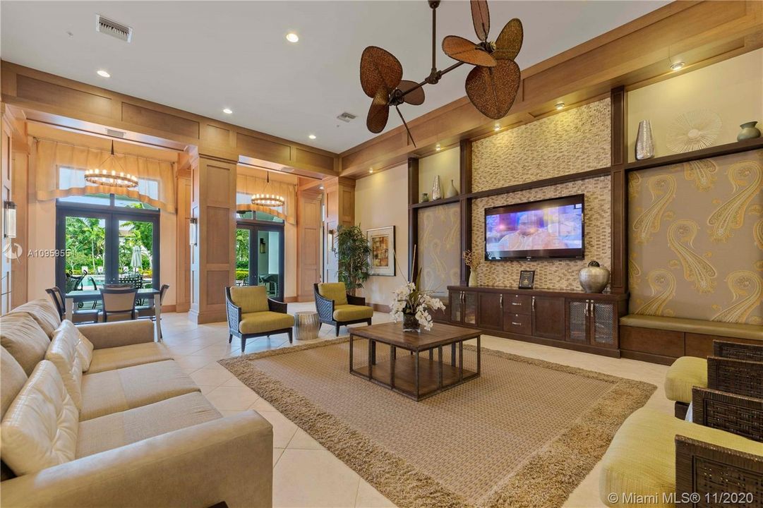 Vendido Recientemente: $975,000 (5 camas, 3 baños, 4040 Pies cuadrados)