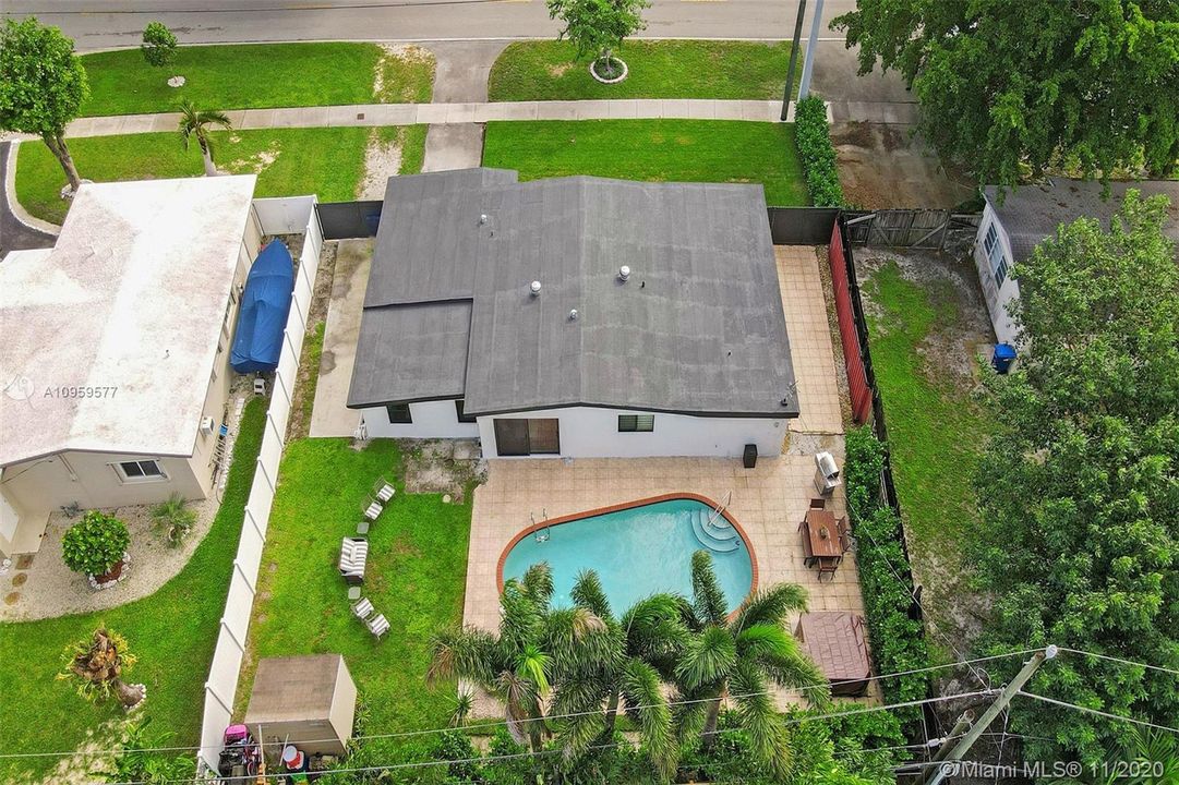 Недавно продано: $499,000 (4 спален, 2 ванн, 1767 Квадратных фут)