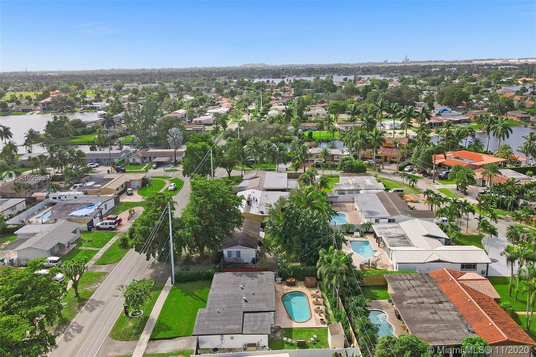 Недавно продано: $499,000 (4 спален, 2 ванн, 1767 Квадратных фут)