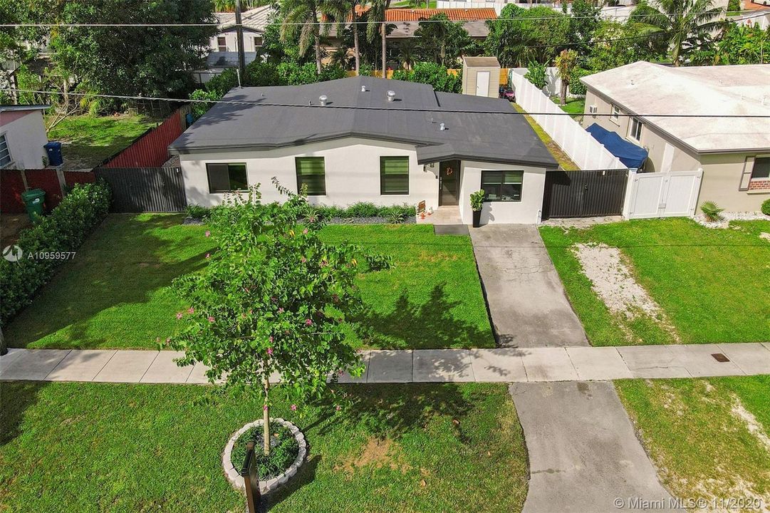 Недавно продано: $499,000 (4 спален, 2 ванн, 1767 Квадратных фут)