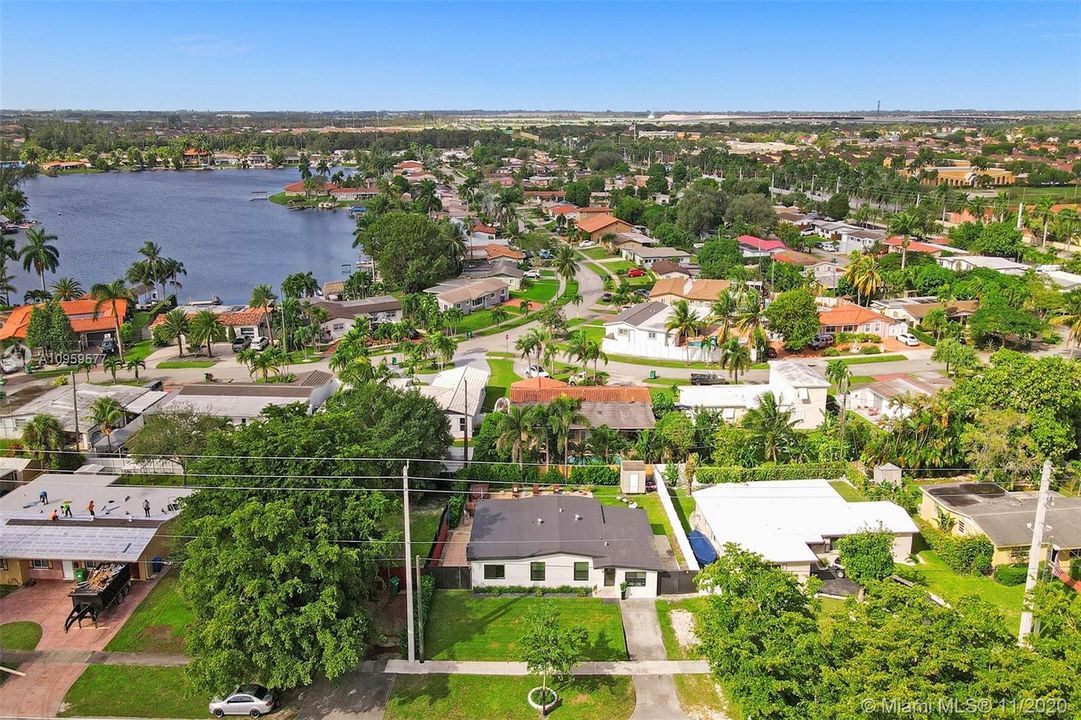 Недавно продано: $499,000 (4 спален, 2 ванн, 1767 Квадратных фут)