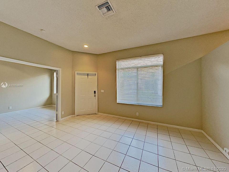 Vendido Recientemente: $336,900 (3 camas, 2 baños, 1571 Pies cuadrados)
