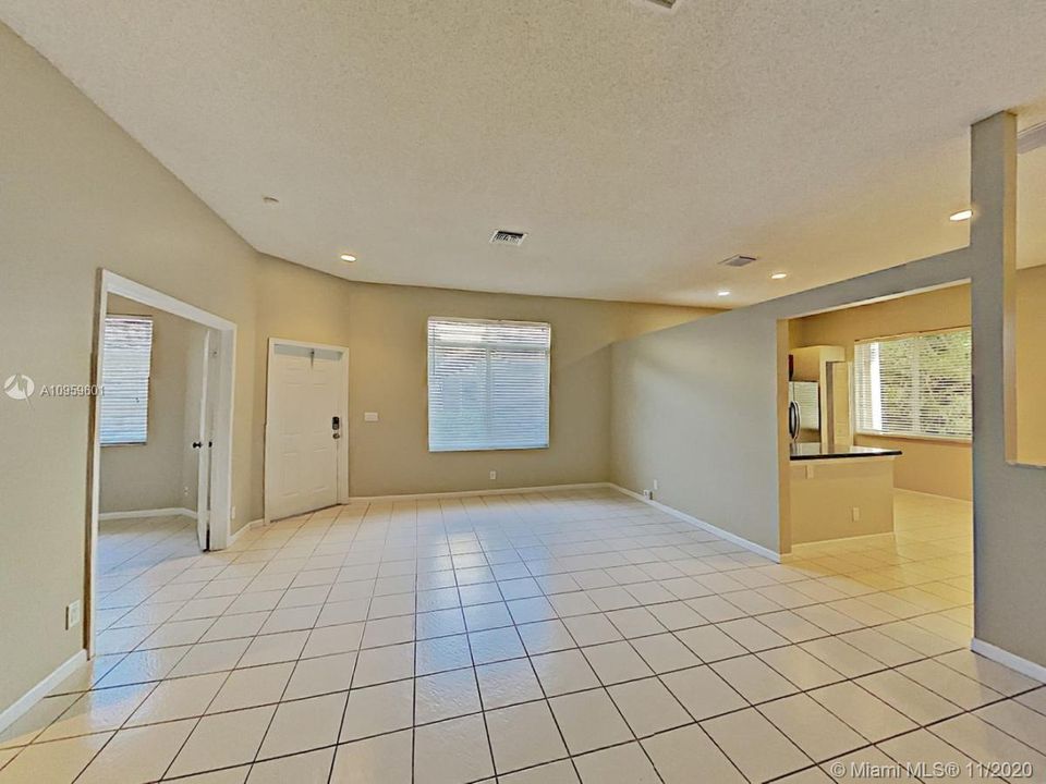 Vendido Recientemente: $336,900 (3 camas, 2 baños, 1571 Pies cuadrados)