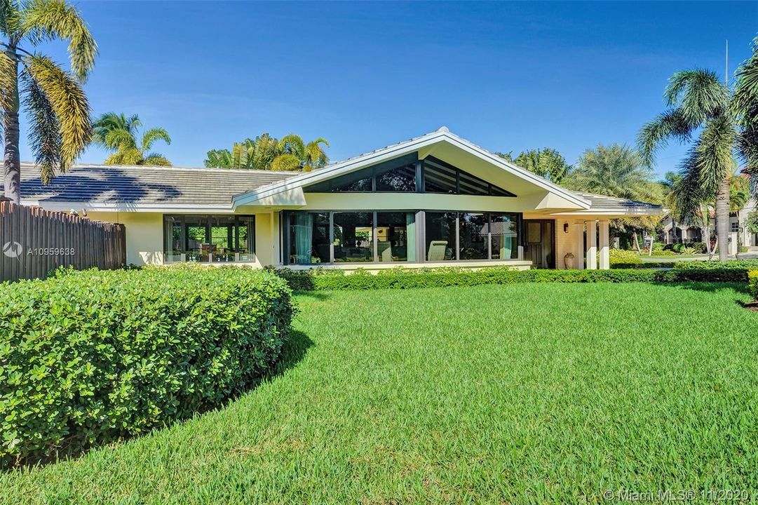 Recently Sold: $1,500,000 (3 beds, 3 baths, 3205 Square Feet)