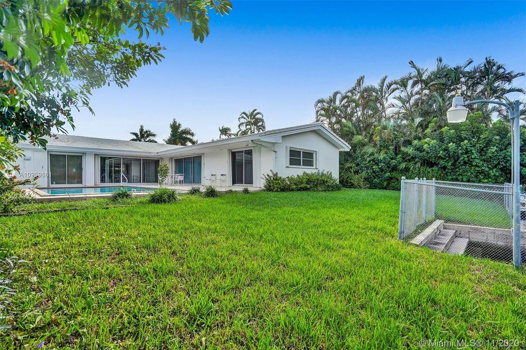 Recently Sold: $1,399,000 (3 beds, 2 baths, 2260 Square Feet)