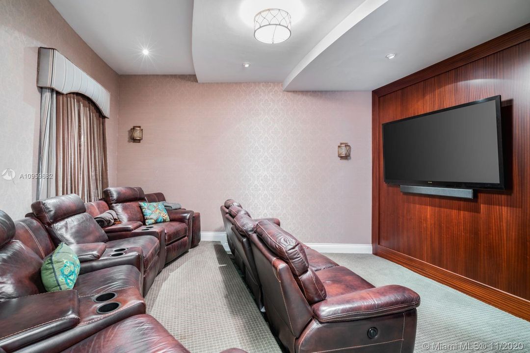 Theatre Room seats 8 Guests with fiber optic ceiling lights & Full Marble Bathroom