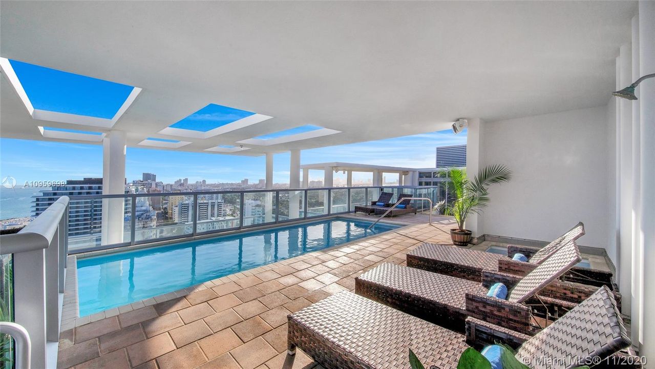 Vendido Recientemente: $14,900,000 (4 camas, 4 baños, 3911 Pies cuadrados)