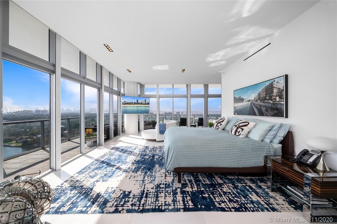 Vendido Recientemente: $14,900,000 (4 camas, 4 baños, 3911 Pies cuadrados)