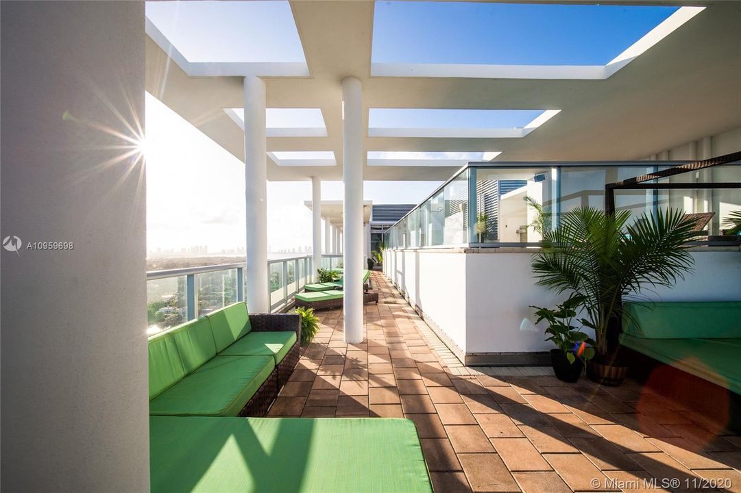 Vendido Recientemente: $14,900,000 (4 camas, 4 baños, 3911 Pies cuadrados)