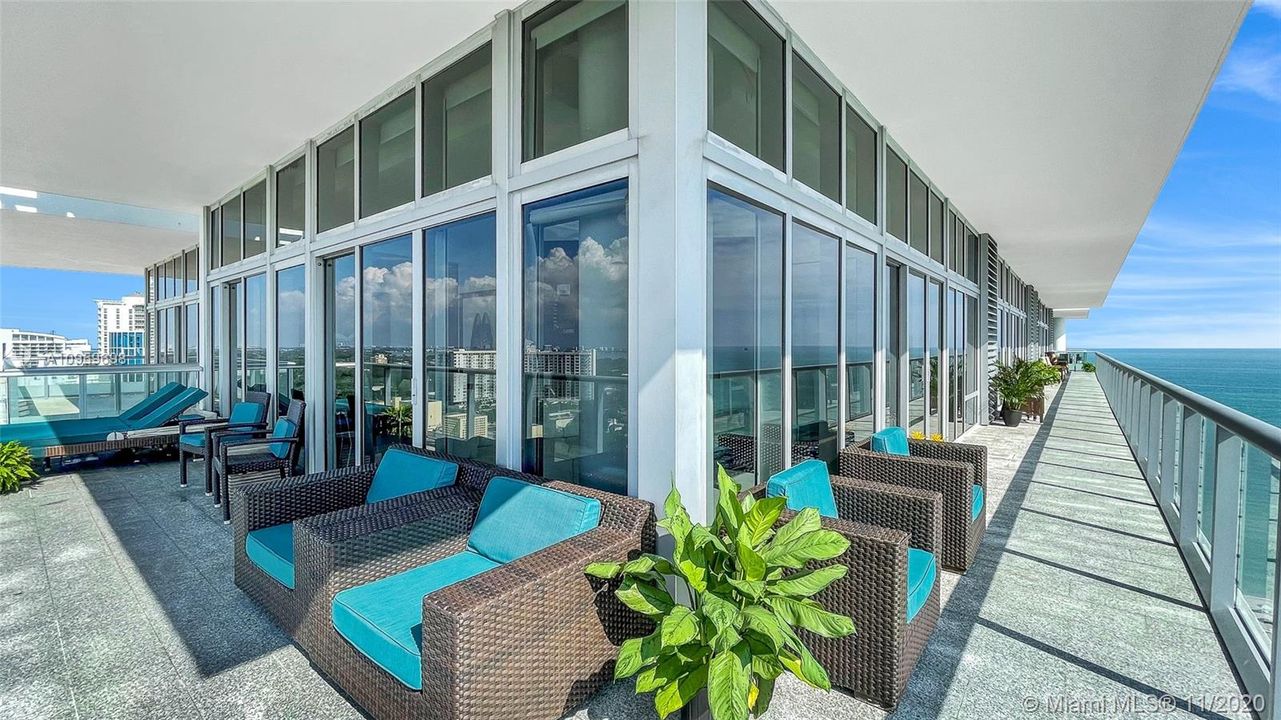 Vendido Recientemente: $14,900,000 (4 camas, 4 baños, 3911 Pies cuadrados)