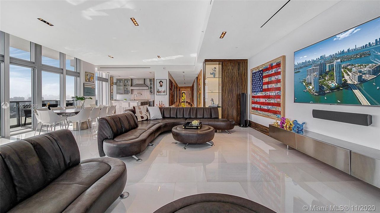 Vendido Recientemente: $14,900,000 (4 camas, 4 baños, 3911 Pies cuadrados)