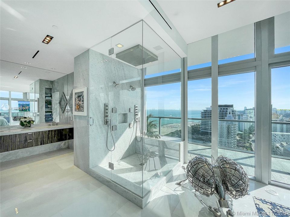 Vendido Recientemente: $14,900,000 (4 camas, 4 baños, 3911 Pies cuadrados)