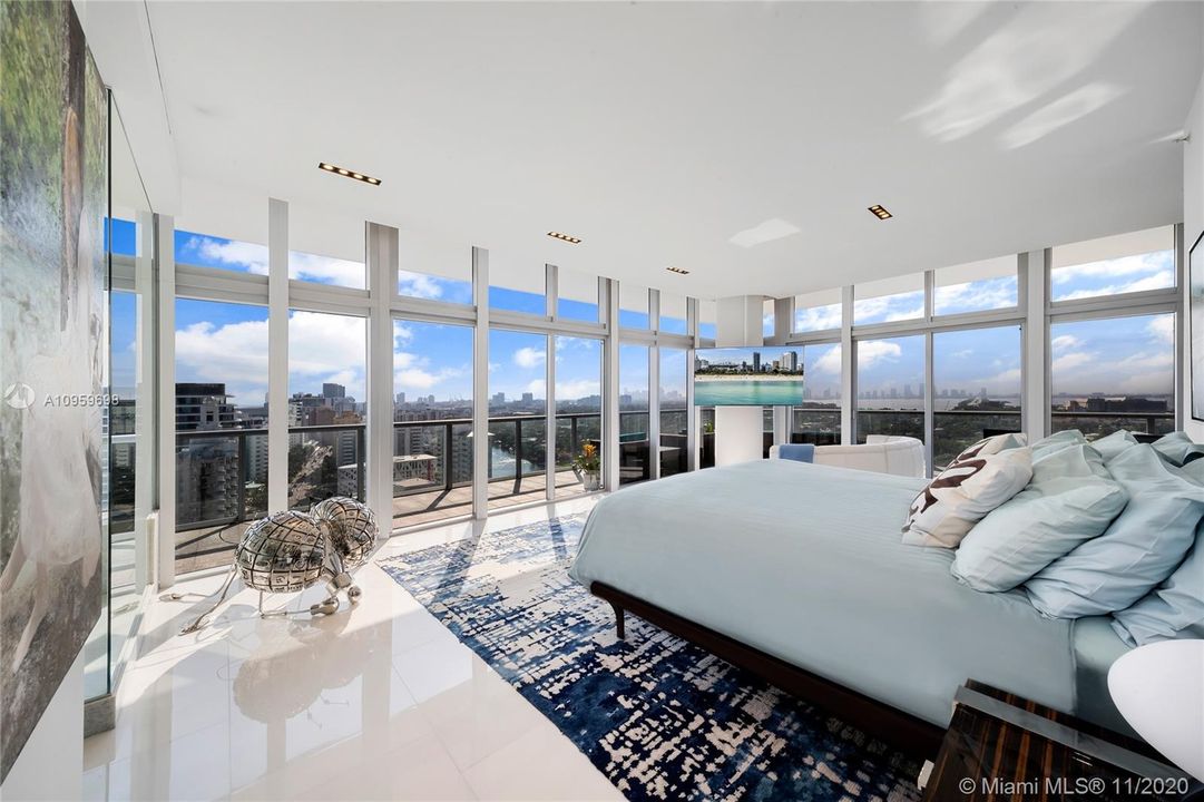 Vendido Recientemente: $14,900,000 (4 camas, 4 baños, 3911 Pies cuadrados)