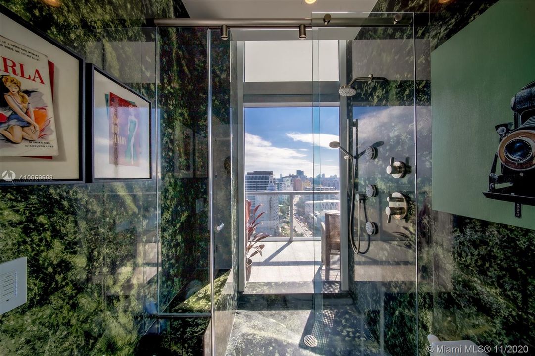 Vendido Recientemente: $14,900,000 (4 camas, 4 baños, 3911 Pies cuadrados)