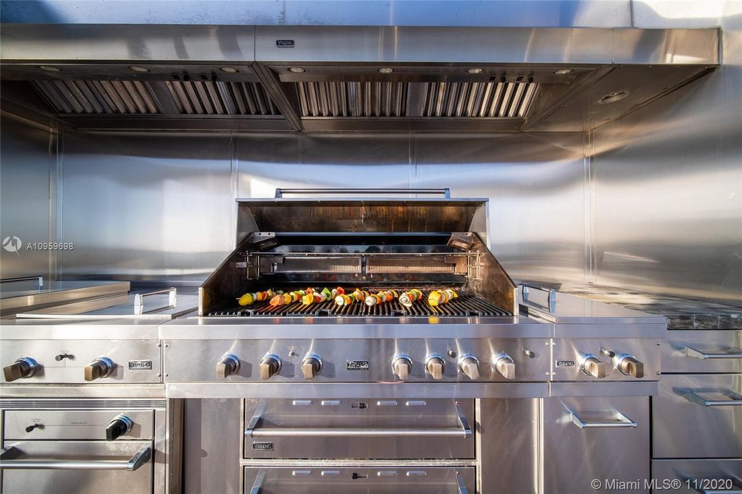 Vendido Recientemente: $14,900,000 (4 camas, 4 baños, 3911 Pies cuadrados)