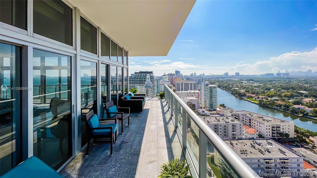 Vendido Recientemente: $14,900,000 (4 camas, 4 baños, 3911 Pies cuadrados)