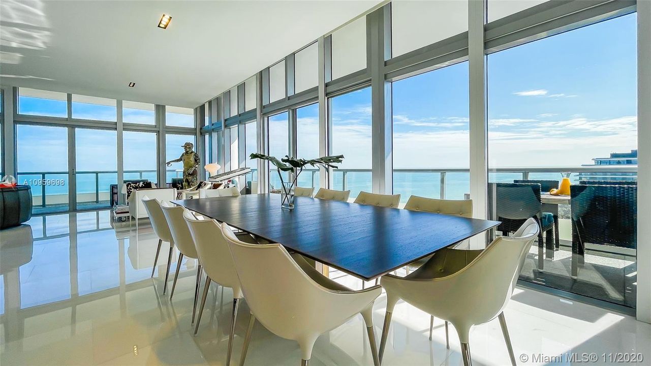 Vendido Recientemente: $14,900,000 (4 camas, 4 baños, 3911 Pies cuadrados)