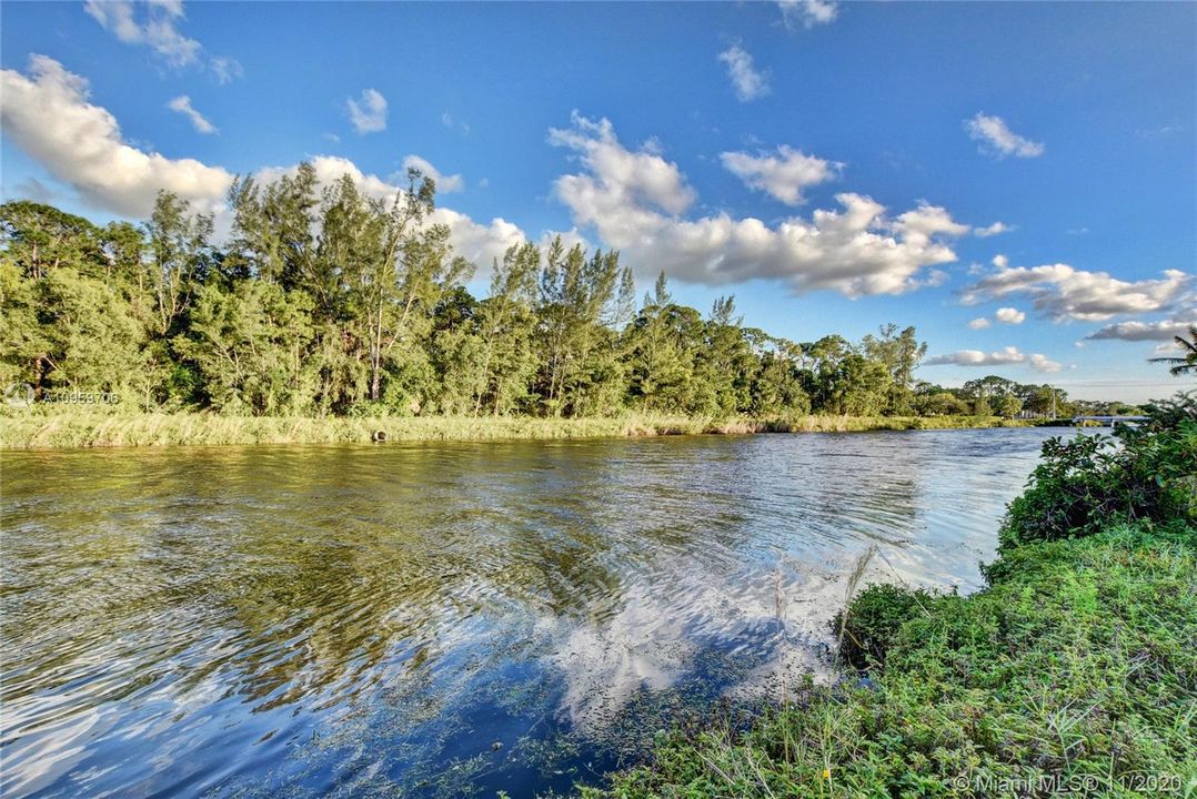 Недавно продано: $389,900 (3 спален, 2 ванн, 2003 Квадратных фут)