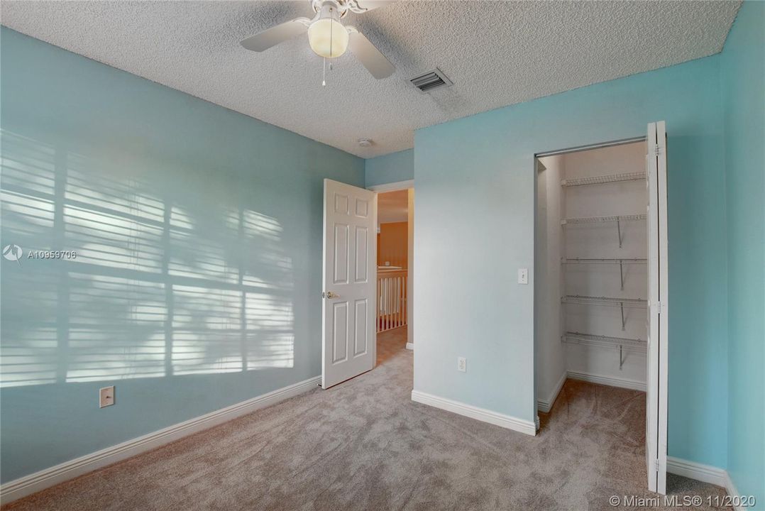 Недавно продано: $389,900 (3 спален, 2 ванн, 2003 Квадратных фут)