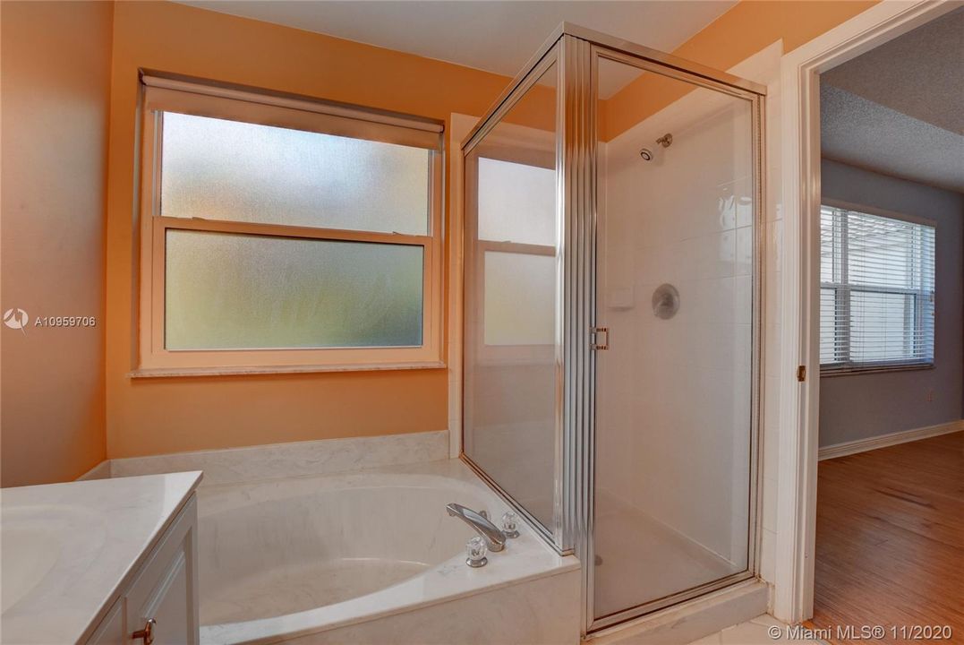 Недавно продано: $389,900 (3 спален, 2 ванн, 2003 Квадратных фут)