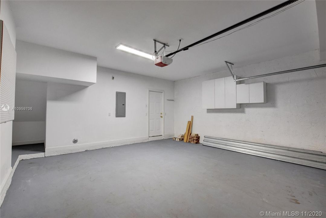 Недавно продано: $389,900 (3 спален, 2 ванн, 2003 Квадратных фут)