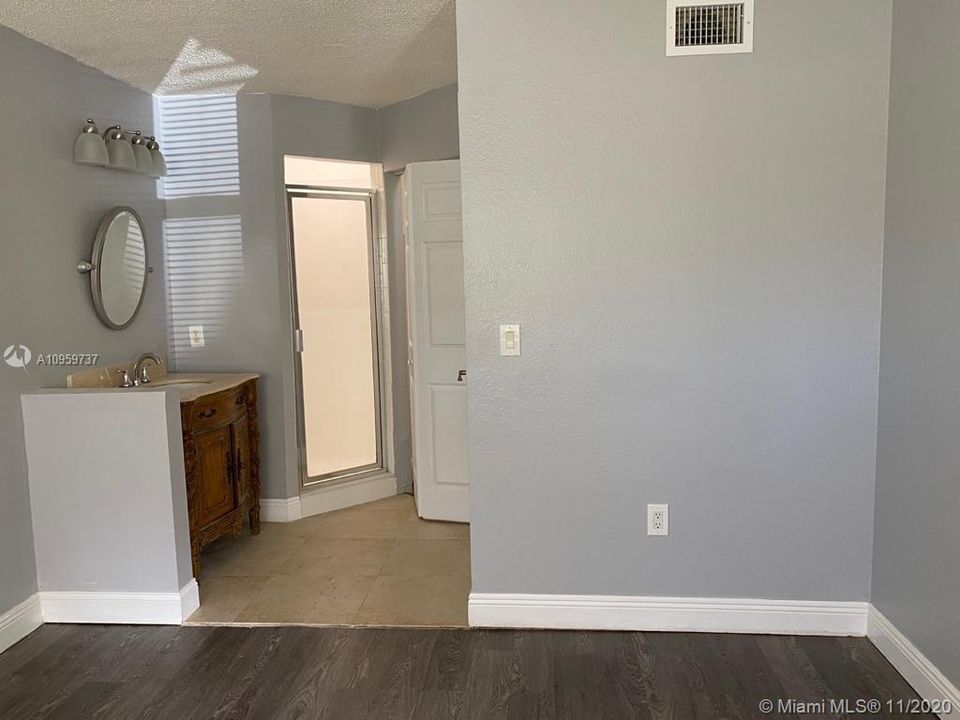 Recently Rented: $1,000 (2 beds, 2 baths, 1033 Square Feet)
